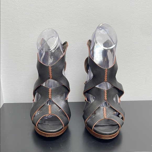 Cole Haan Wedge Heel Sandal Black Leather Open Toe Zipper Gladiator Shoe 9.5 - Picture 2 of 11